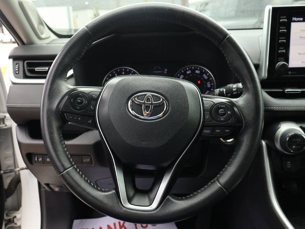 Used 2020 Toyota RAV4 XLE Premium FWD image 32