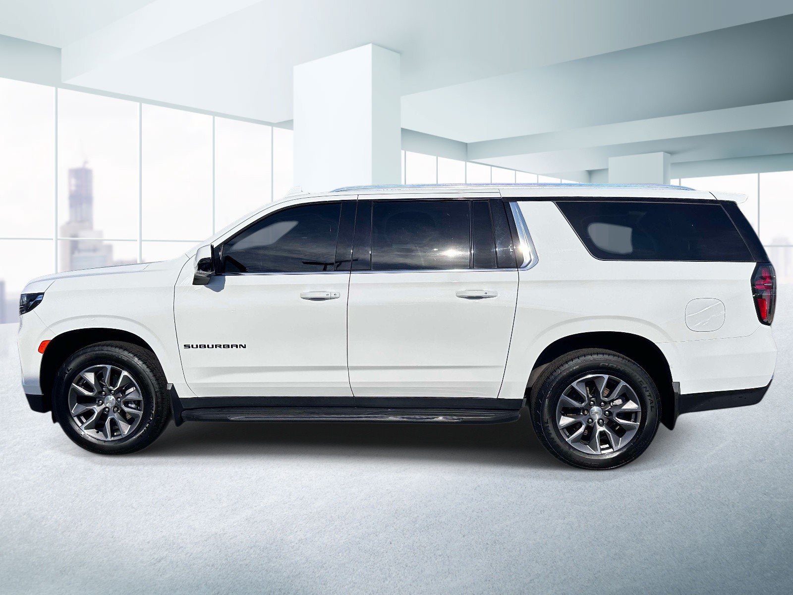 Used 2022 Chevrolet Suburban LT w/ LT Signature Plus Package AWD/4WD image 2