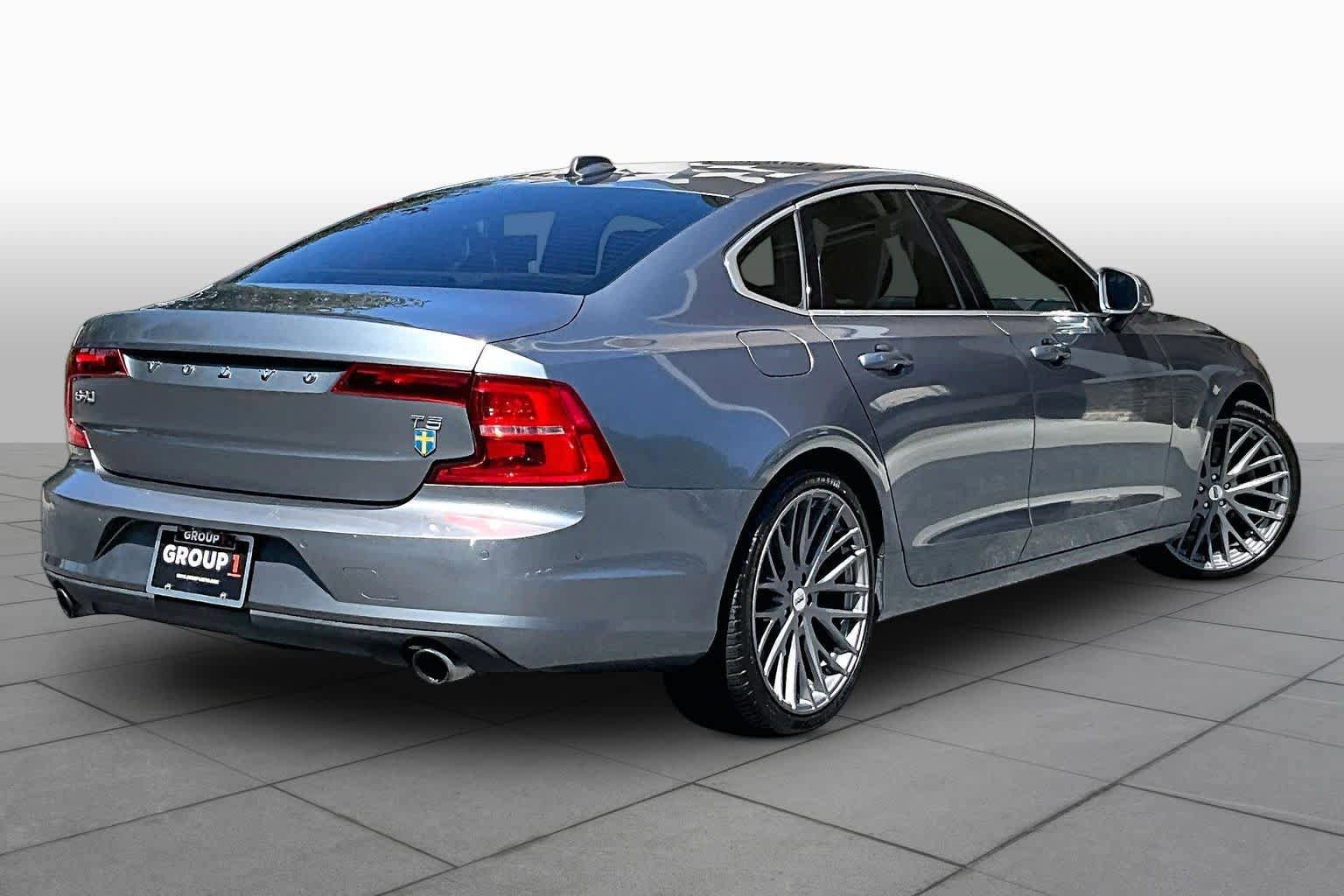 Used 2017 Volvo S90 T5 Momentum w/ Vision Package FWD image 13