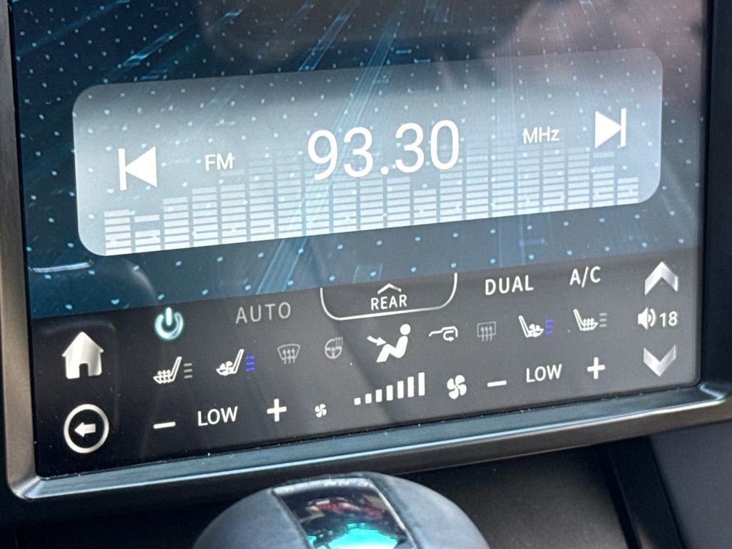 Used 2014 Ford Explorer XLT w/ Equipment Group 202A image 21