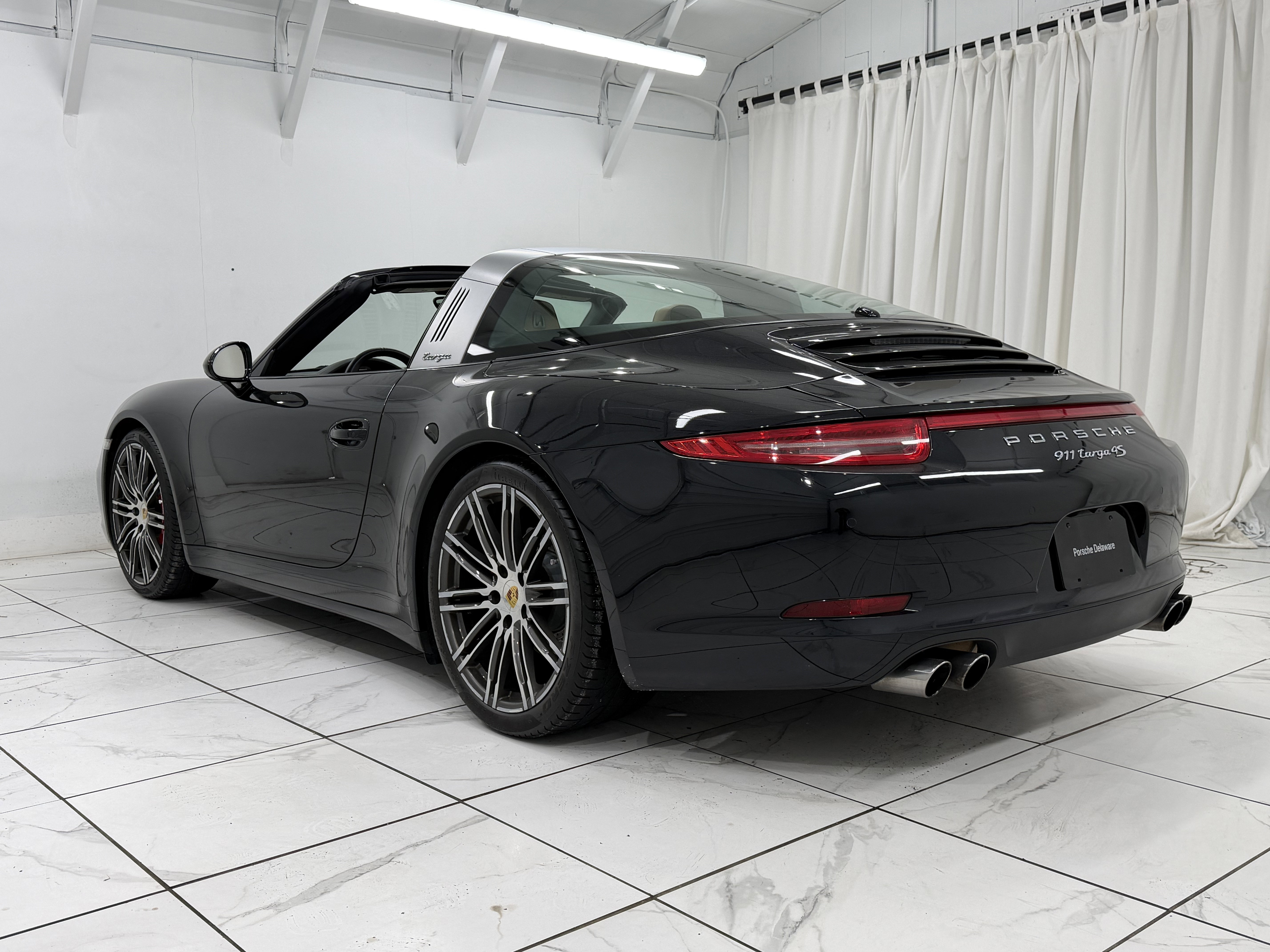 Certified 2016 Porsche 911 Targa 4S image 2