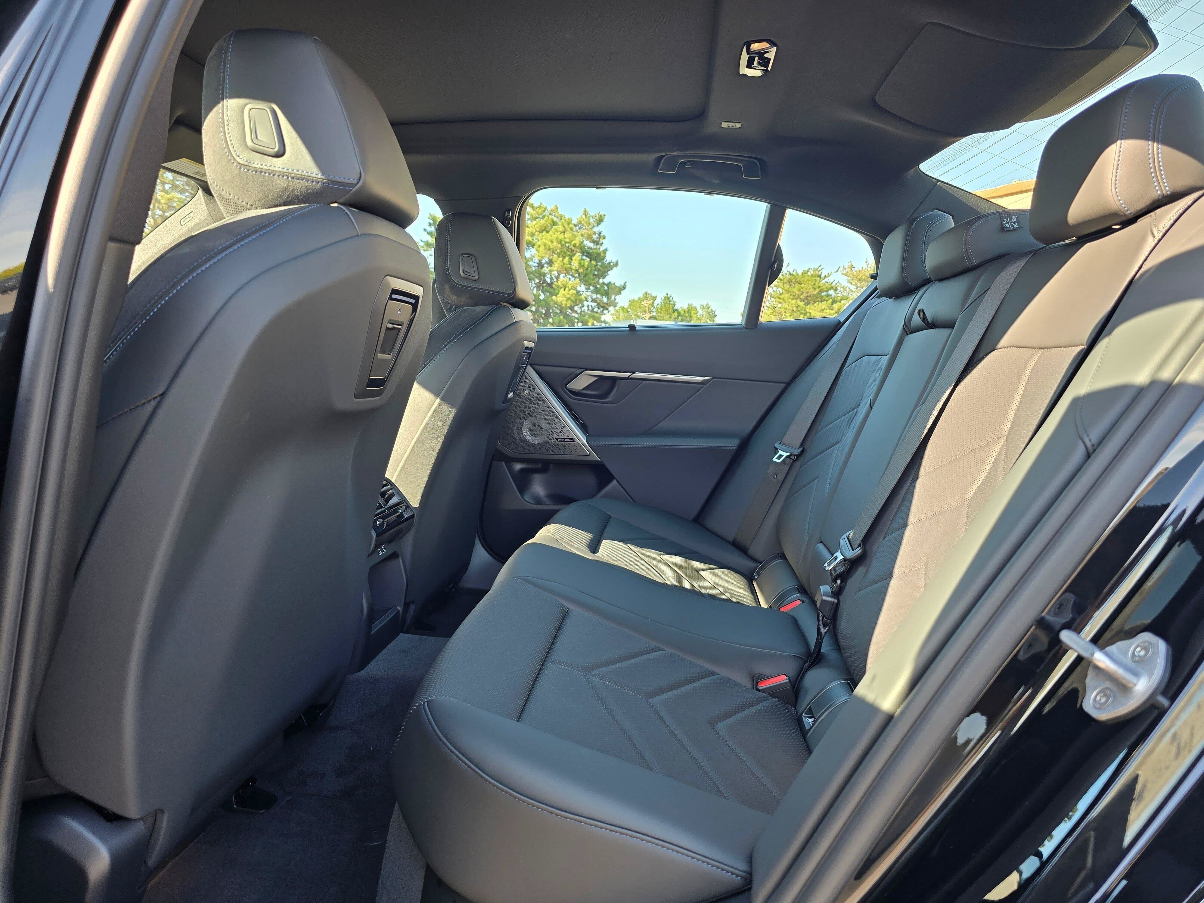 New 2026 BMW i5 M60 w/ Executive Package AWD/4WD image 12