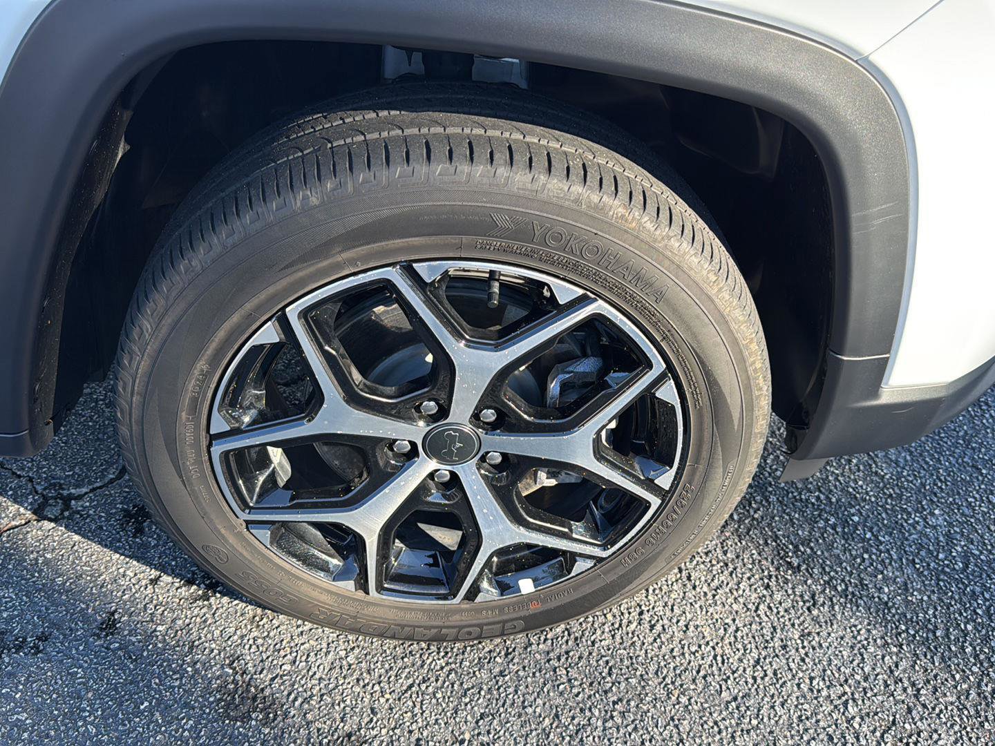 Used 2025 Jeep Compass Limited image 33