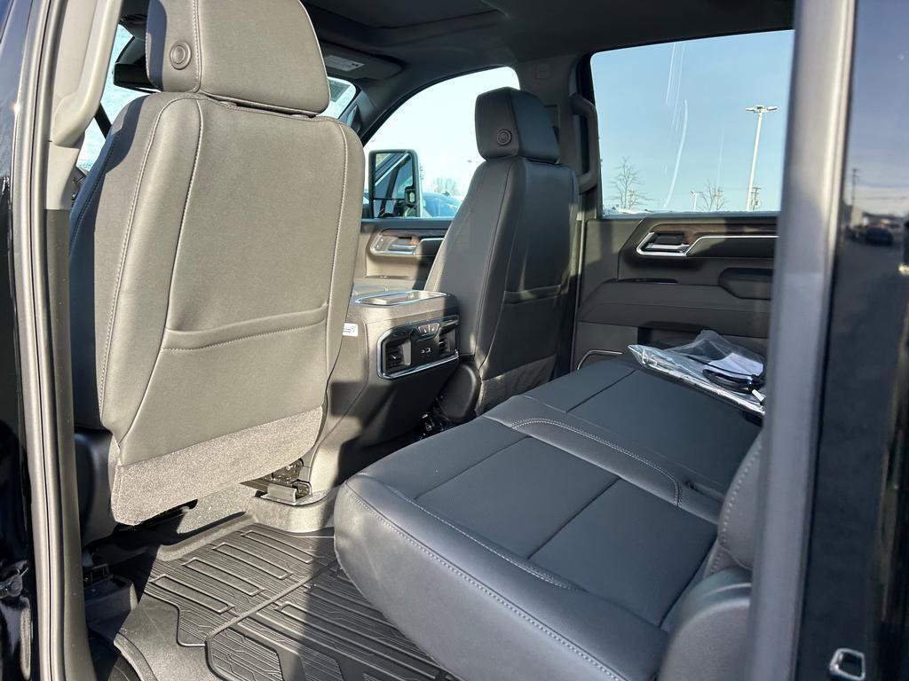 New 2026 GMC Sierra 3500 SLT w/ SLT Premium Package image 8