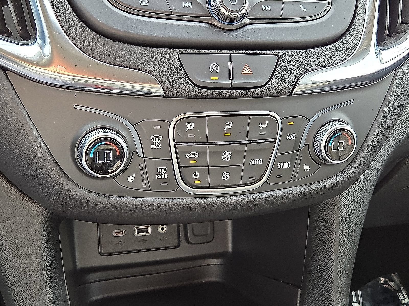 Used 2024 Chevrolet Equinox LT AWD/4WD image 30
