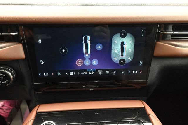Certified 2025 Lincoln Navigator L Reserve AWD/4WD image 14
