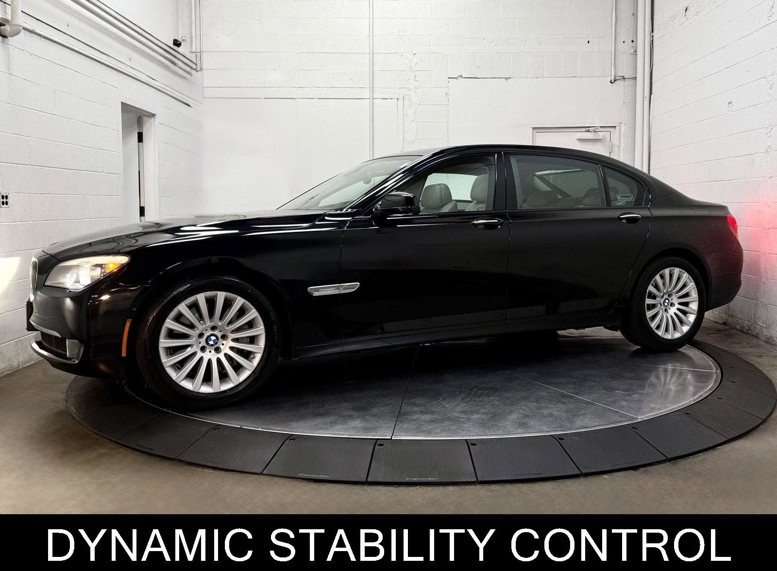 Used 2012 BMW 750Li w/ Driver Assistance Pkg RWD image 4