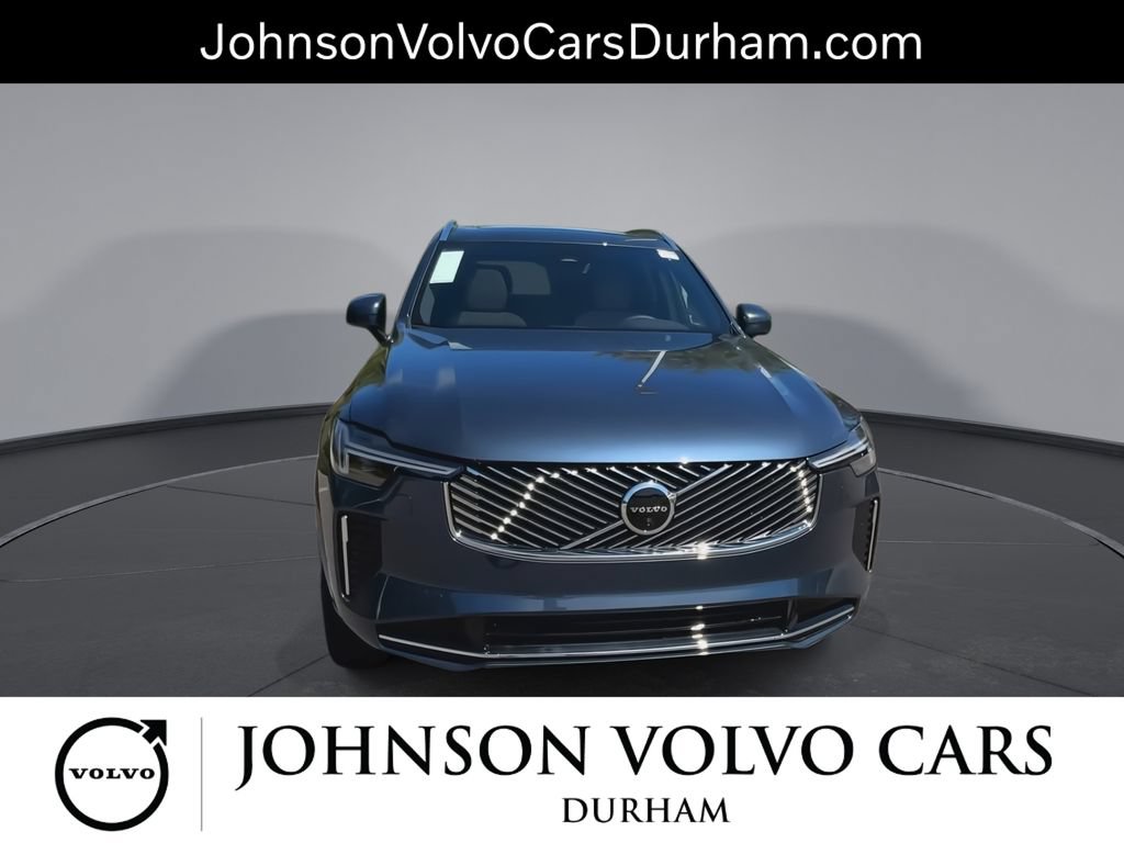 New 2026 Volvo XC90 B5 Plus w/ Protection Package Premier AWD/4WD image 3