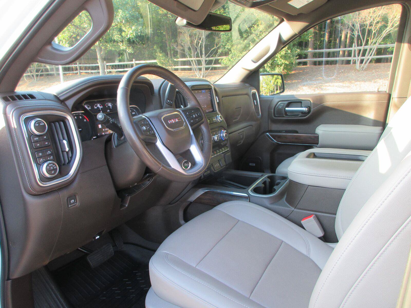 Used 2022 GMC Sierra 1500 SLT w/ SLT Premium Plus Package AWD/4WD image 10