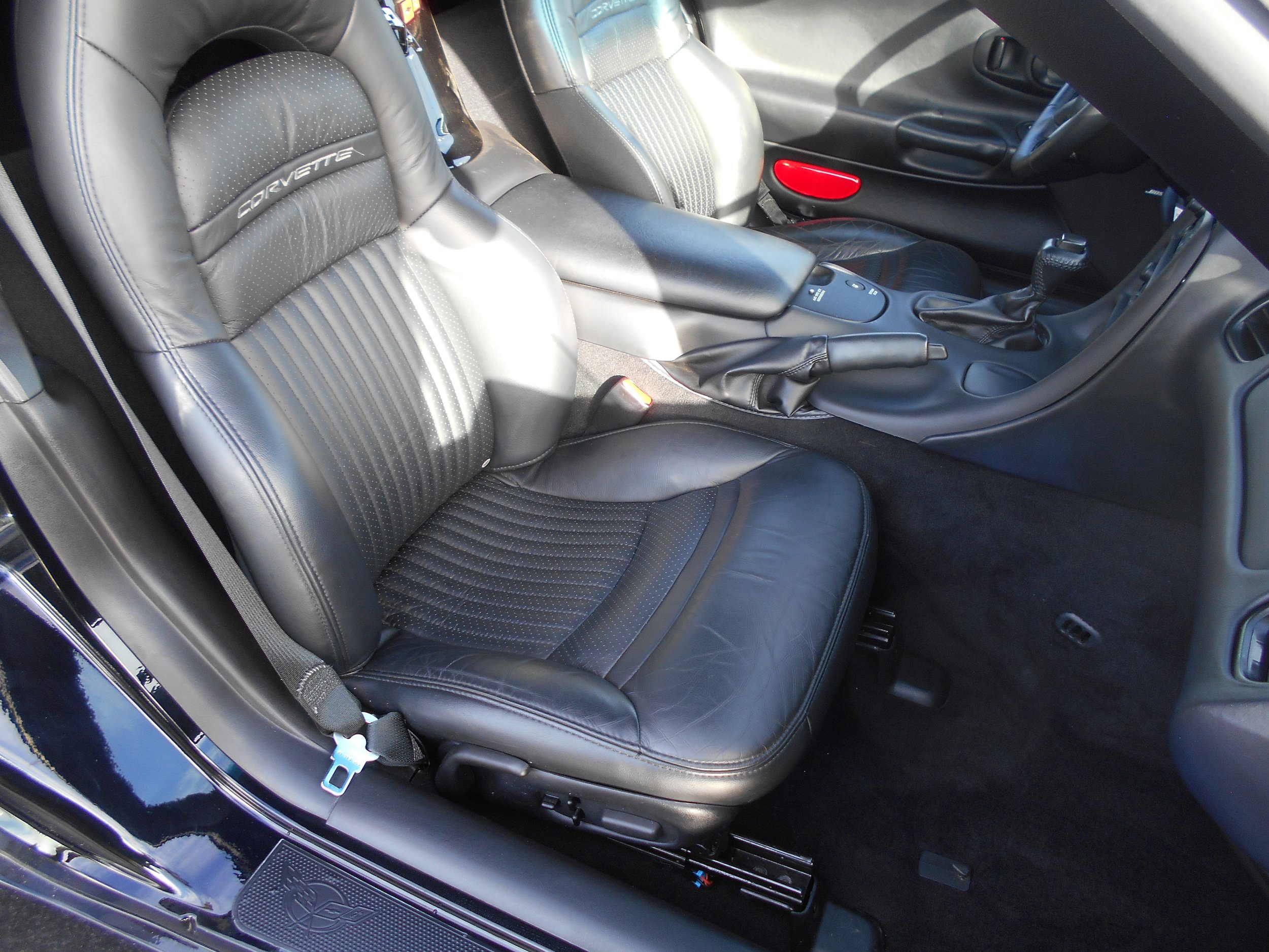 Used 2004 Chevrolet Corvette Convertible w/ Preferred Equipment Group image 9