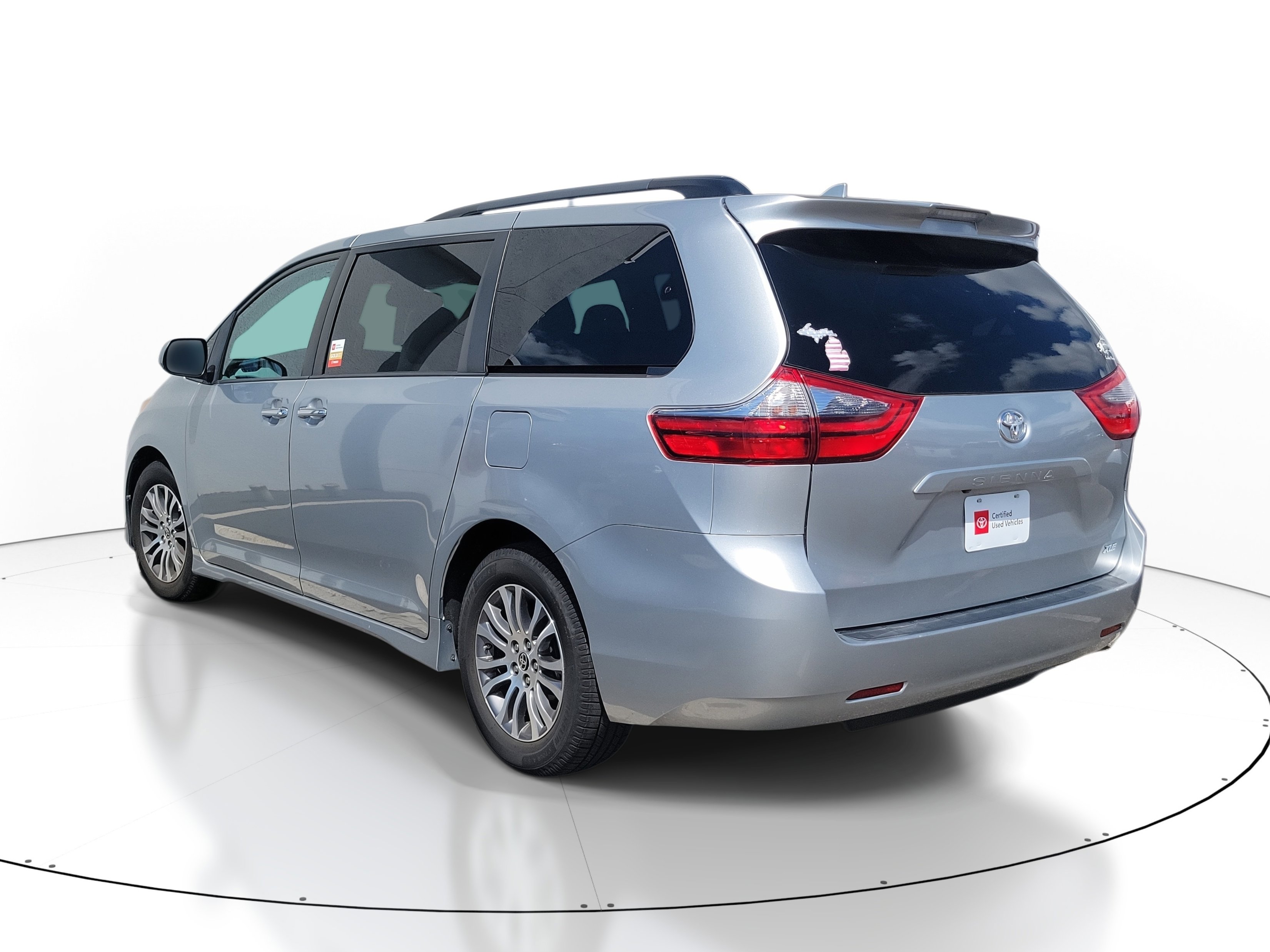 Used 2020 Toyota Sienna XLE image 8