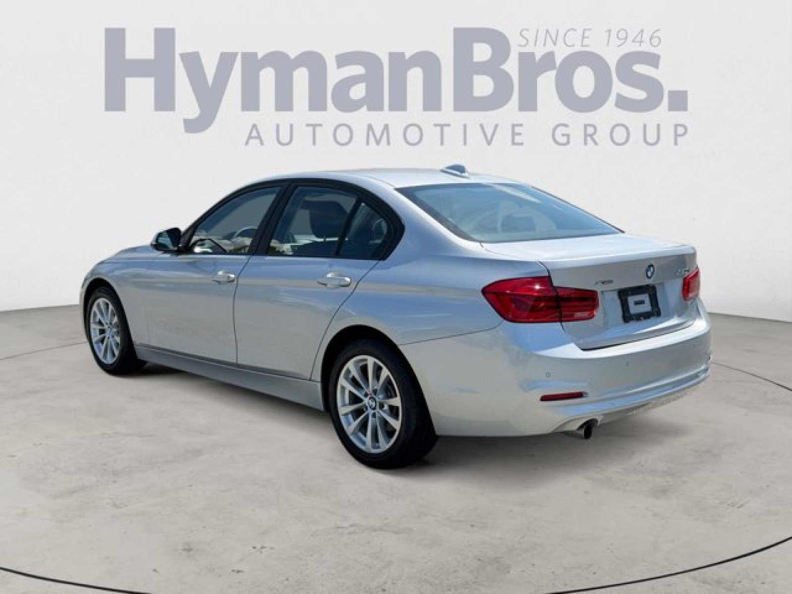Used 2018 BMW 320i xDrive Sedan AWD/4WD image 5