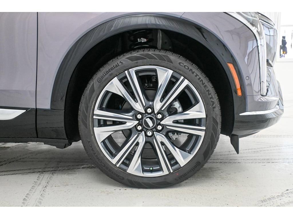 New 2026 Cadillac Optiq Luxury 2 image 8