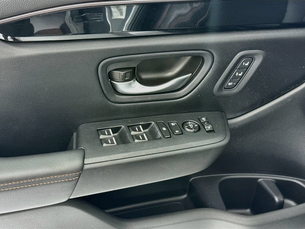Certified 2025 Honda Pilot TrailSport image 24