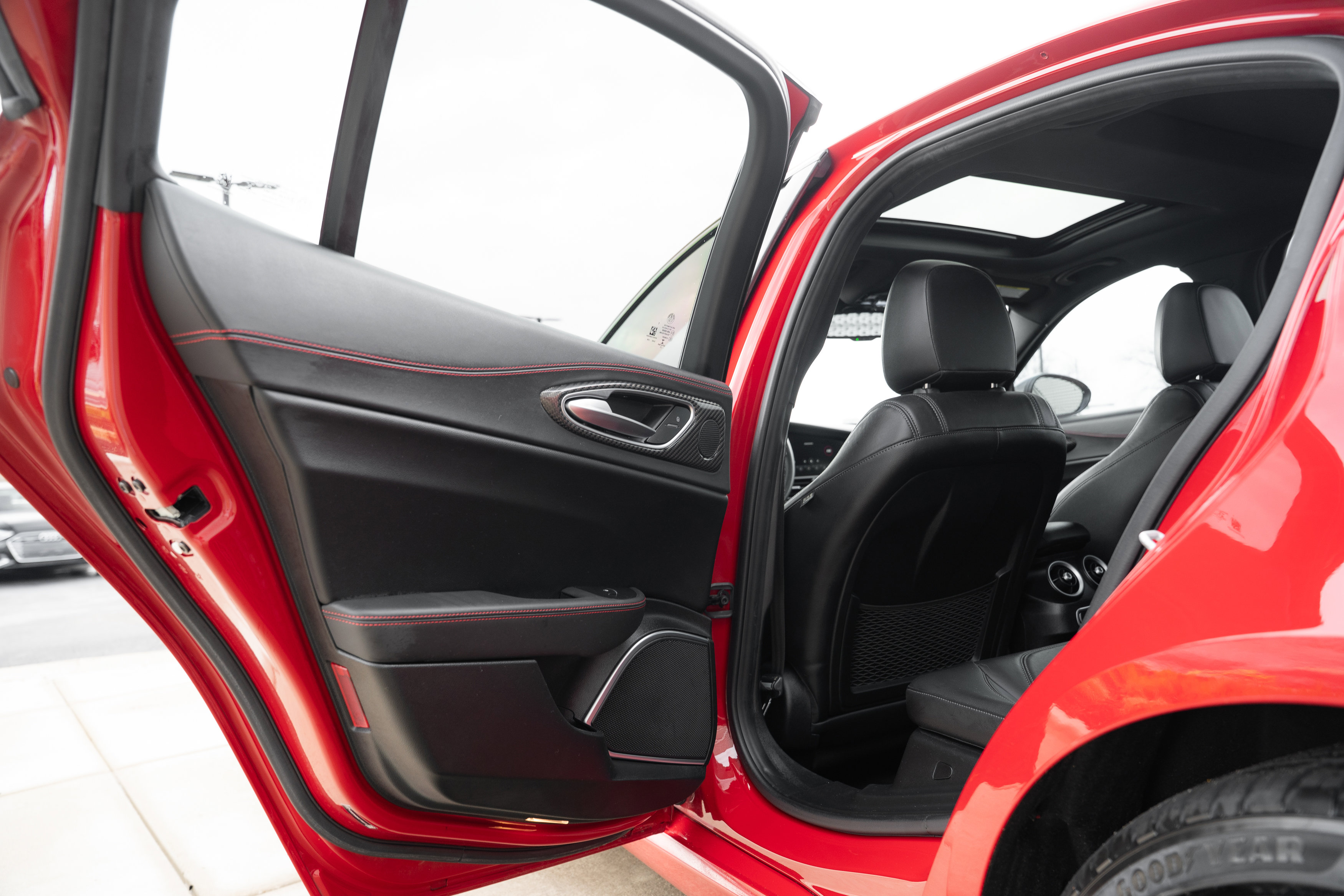 Used 2023 Alfa Romeo Giulia Estrema image 30