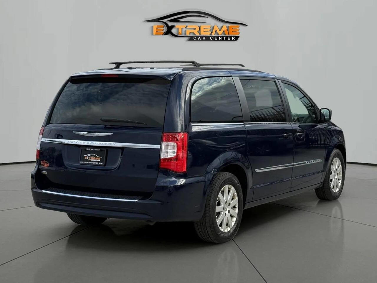 Used 2016 Chrysler Town & Country Touring image 6