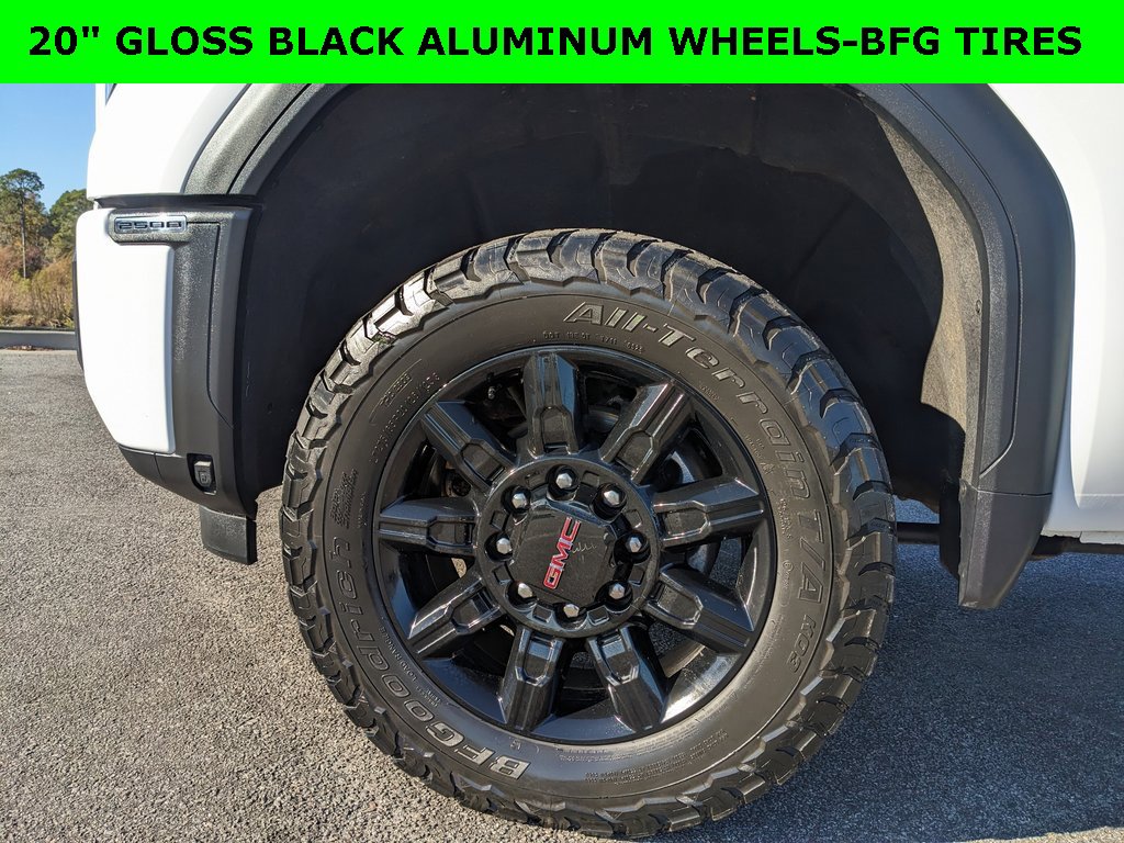 Used 2024 GMC Sierra 2500 AT4 image 2