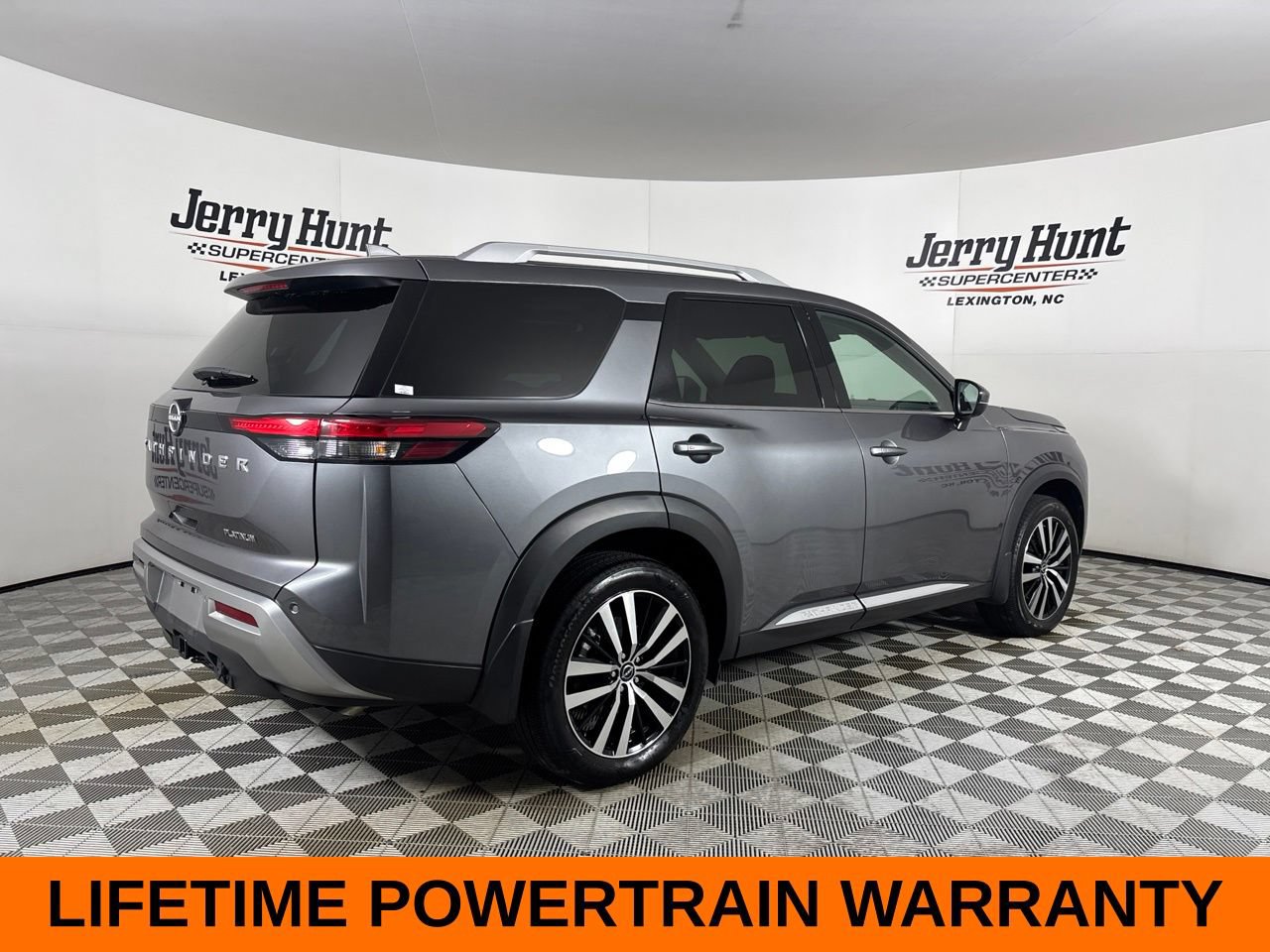 Used 2025 Nissan Pathfinder Platinum FWD image 6
