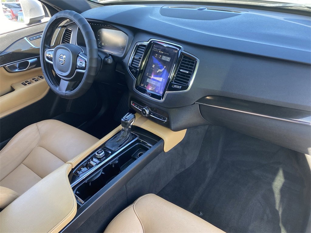 Used 2018 Volvo XC90 T6 Momentum w/ Convenience Package image 13