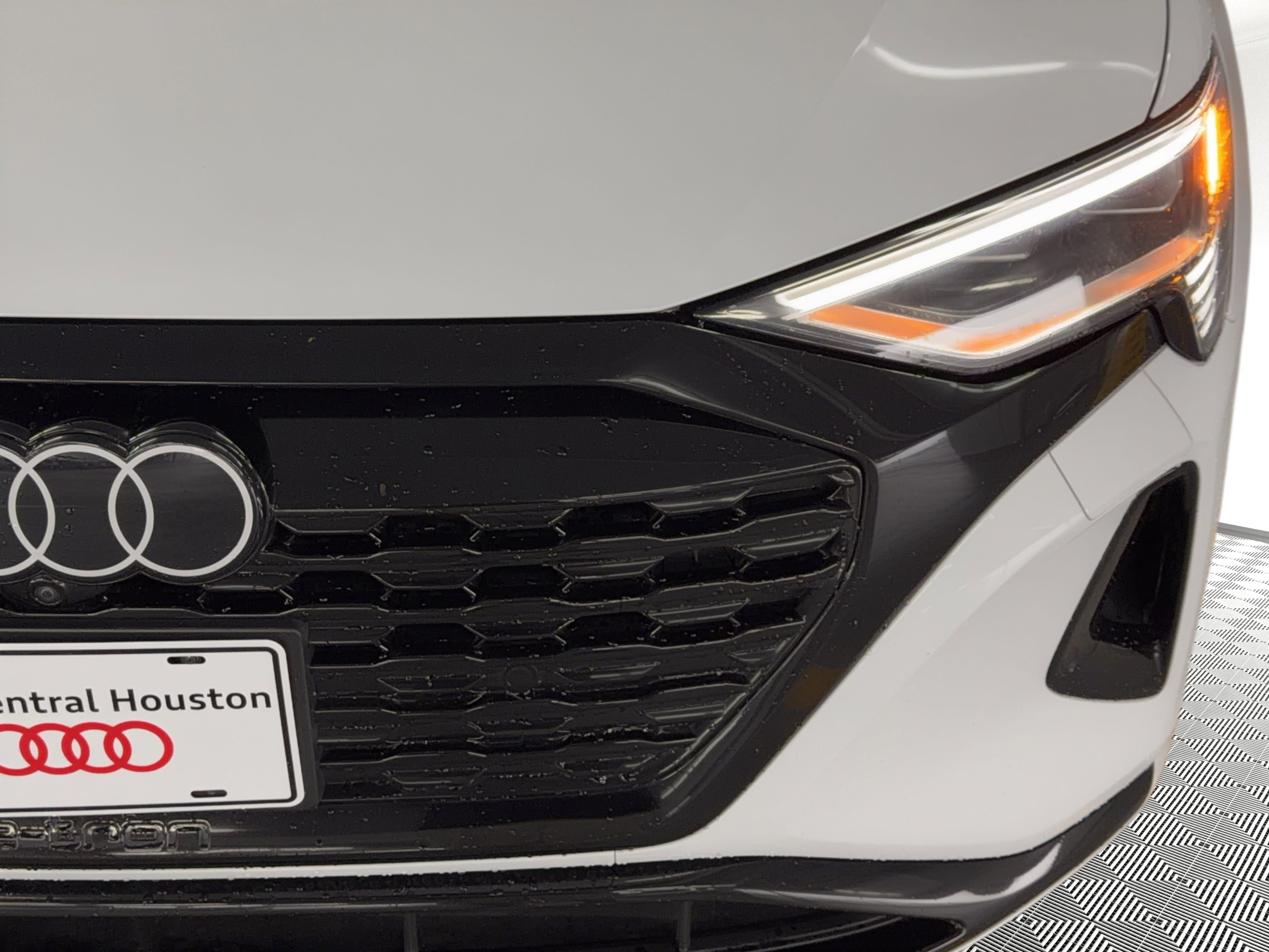 Used 2024 Audi Q8 e-tron Premium Plus AWD/4WD image 11