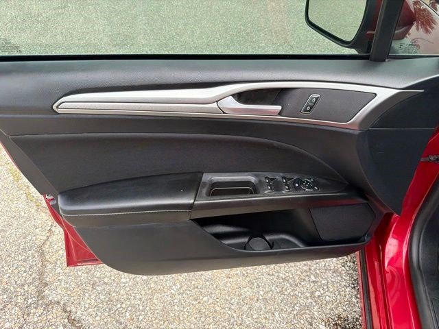 Used 2020 Ford Fusion SE AWD/4WD image 11