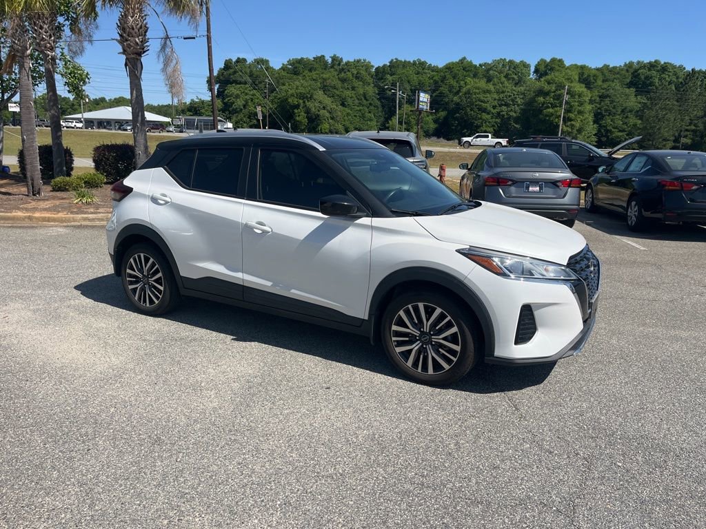 Used 2022 Nissan Kicks SV FWD image 1