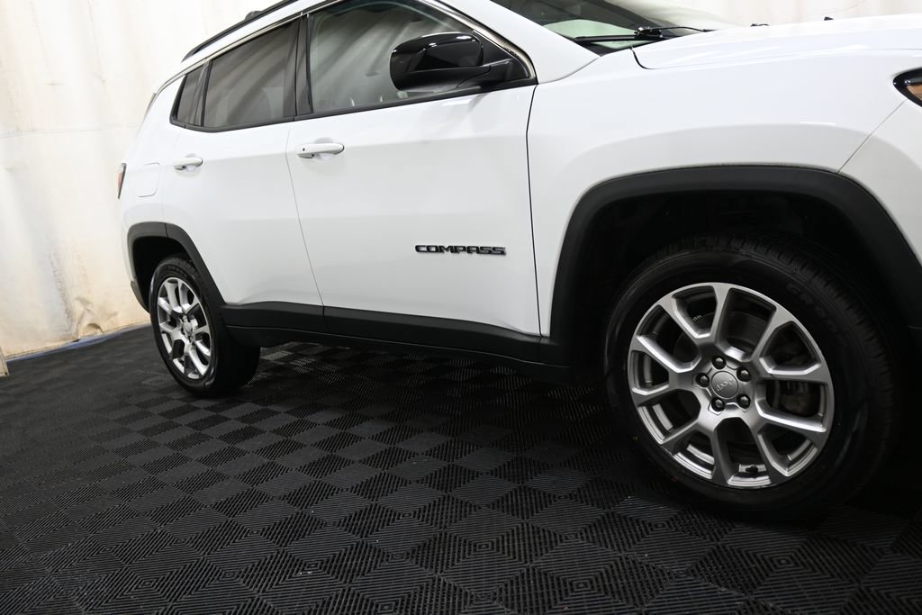 Used 2023 Jeep Compass Latitude image 19