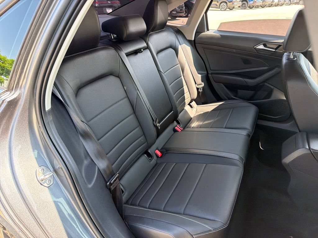 Certified 2023 Volkswagen Jetta SE FWD image 23