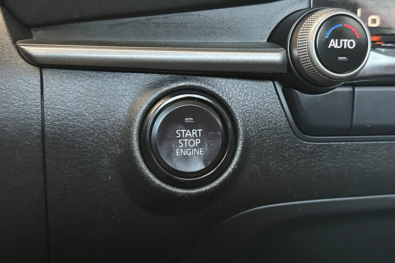 Used 2024 MAZDA MAZDA3 s FWD image 21