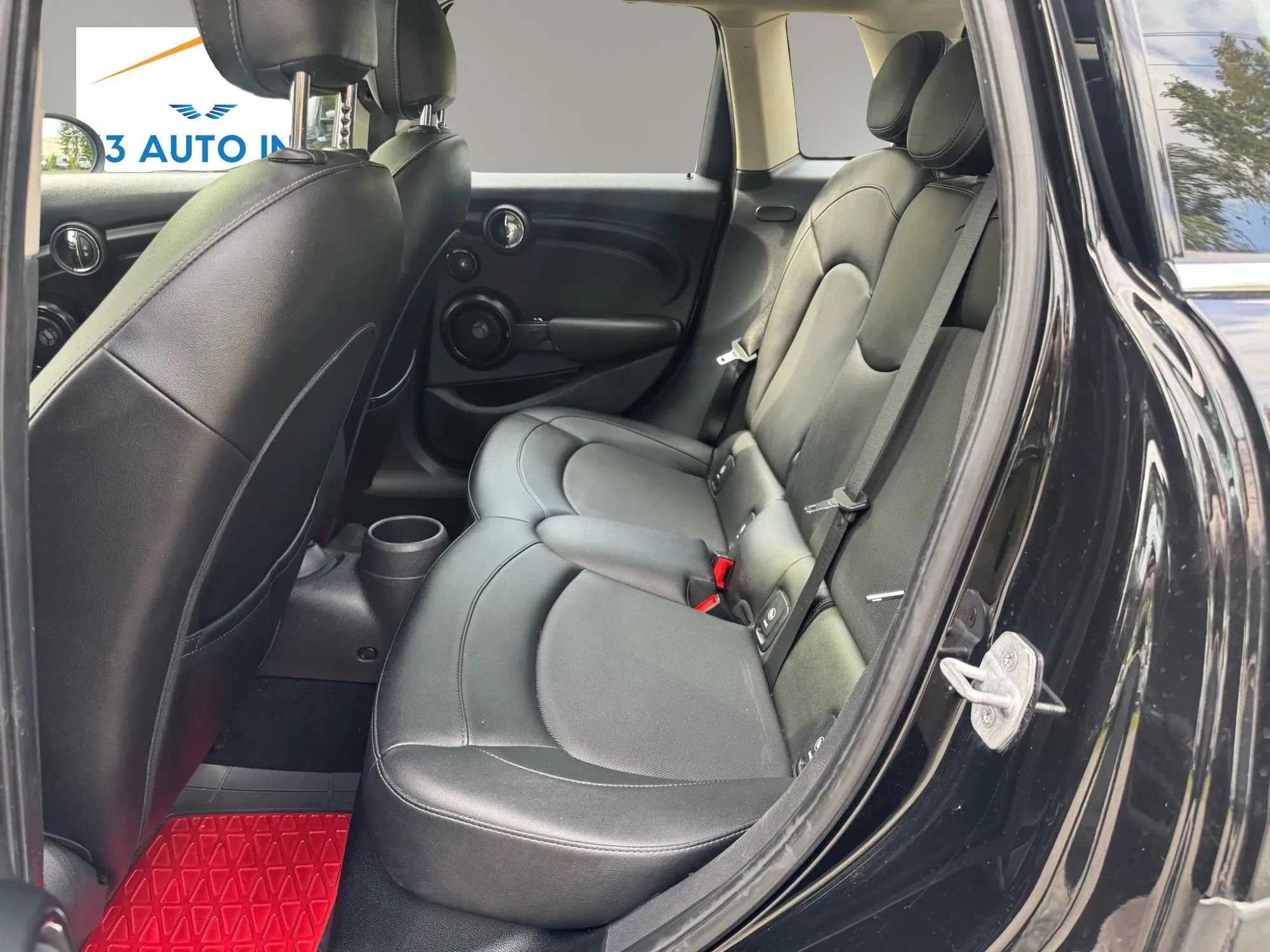 Used 2016 MINI Cooper 4-Door Hardtop w/ Premium Package image 21