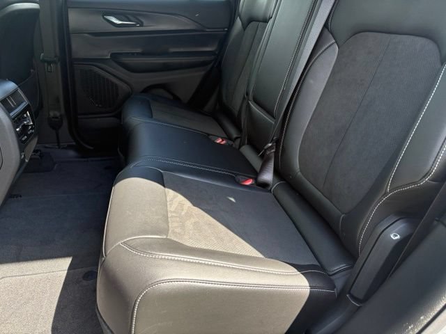 Used 2025 Jeep Grand Cherokee Altitude AWD/4WD image 12