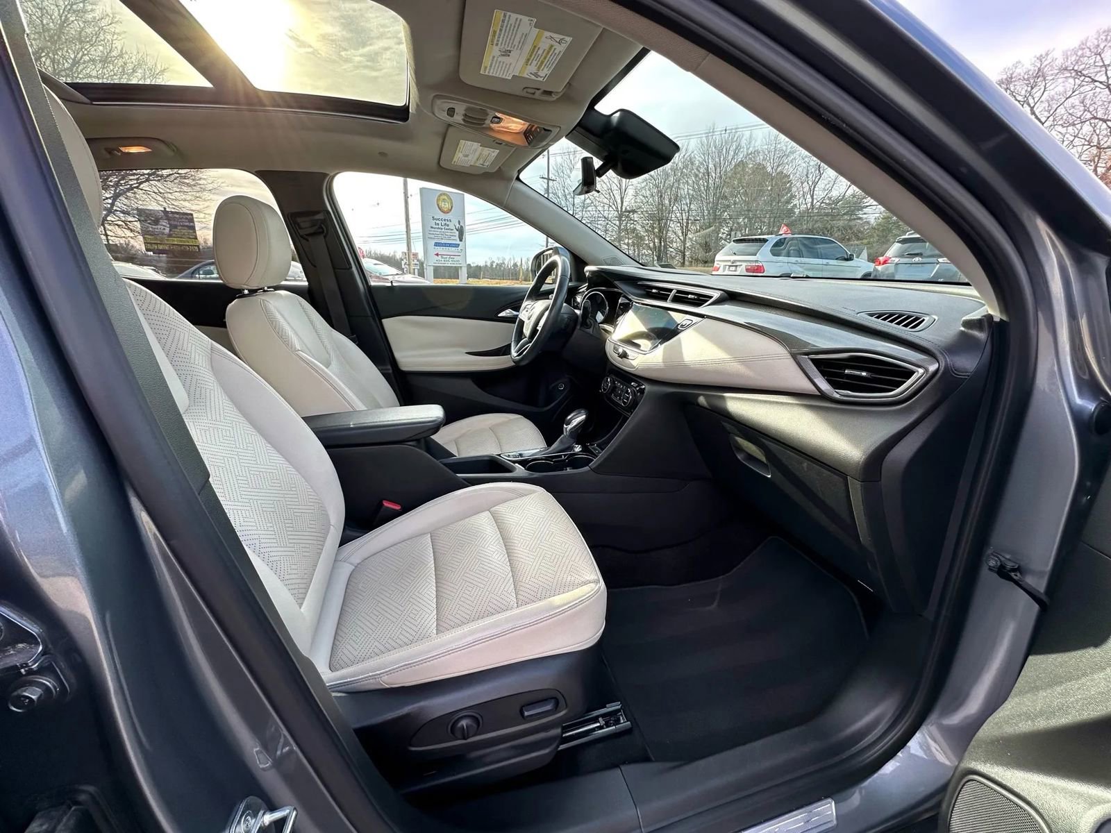 Used 2021 Buick Encore GX Essence w/ Advanced Technology Package image 3