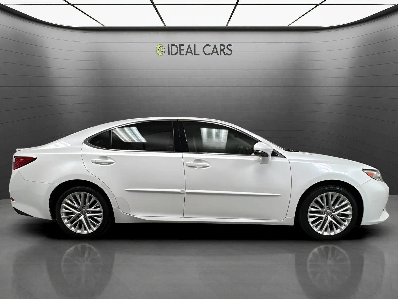 Used 2015 Lexus ES 350 w/ Luxury Package FWD image 4