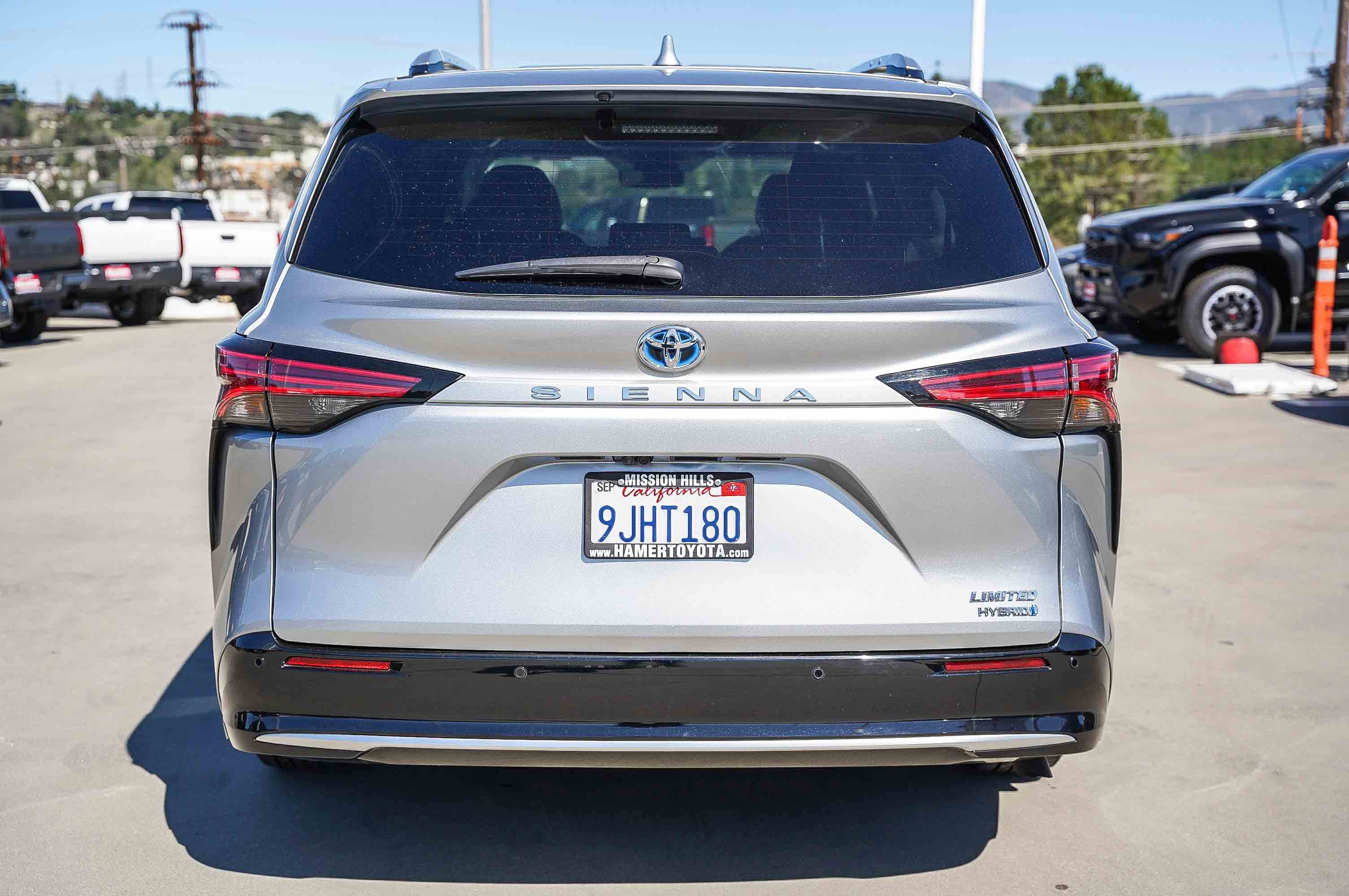 Certified 2023 Toyota Sienna Limited image 10