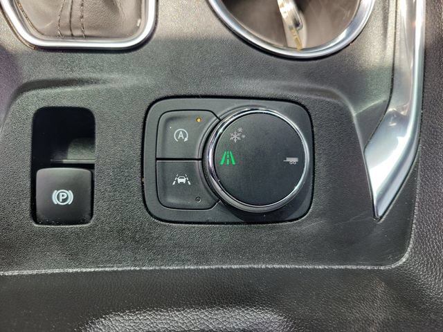 Used 2023 Chevrolet Traverse Premier FWD image 33