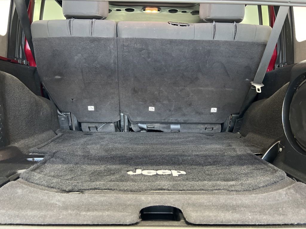 Used 2012 Jeep Wrangler Unlimited Rubicon w/ Connectivity Group image 18
