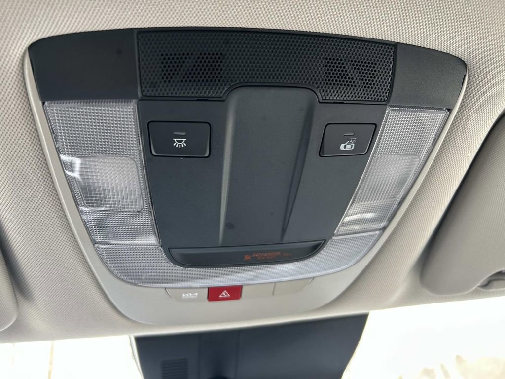 Certified 2025 Kia Sportage EX image 31