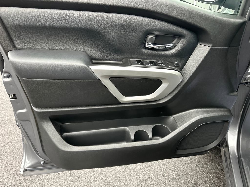 Used 2024 Nissan Titan SV image 13