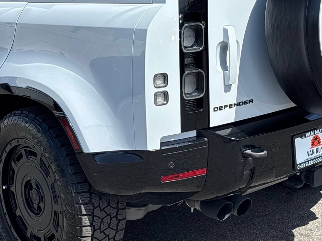 Used 2023 Land Rover Defender 110 V8 AWD/4WD image 5