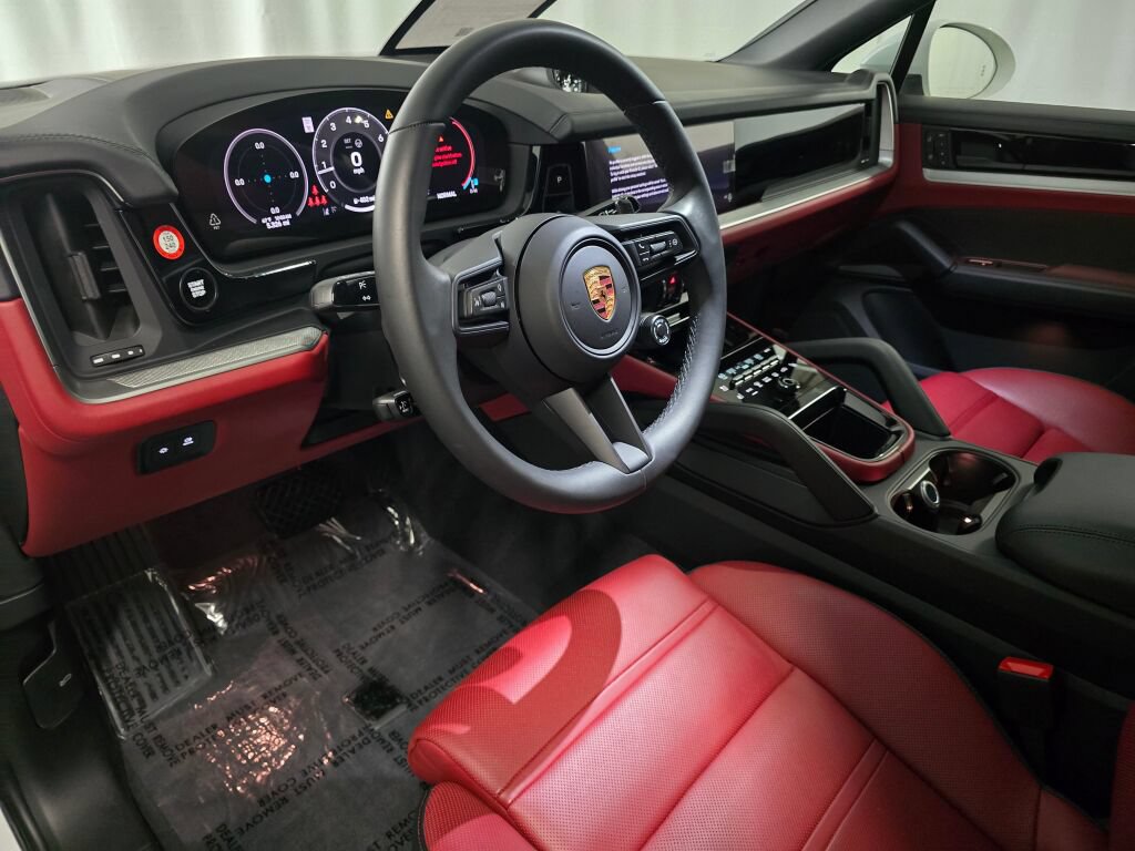 Certified 2026 Porsche Cayenne Coupe AWD/4WD image 4