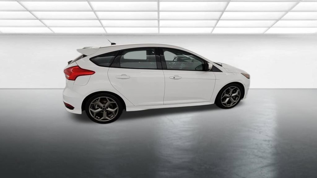 Used 2018 Ford Focus ST FWD image 8