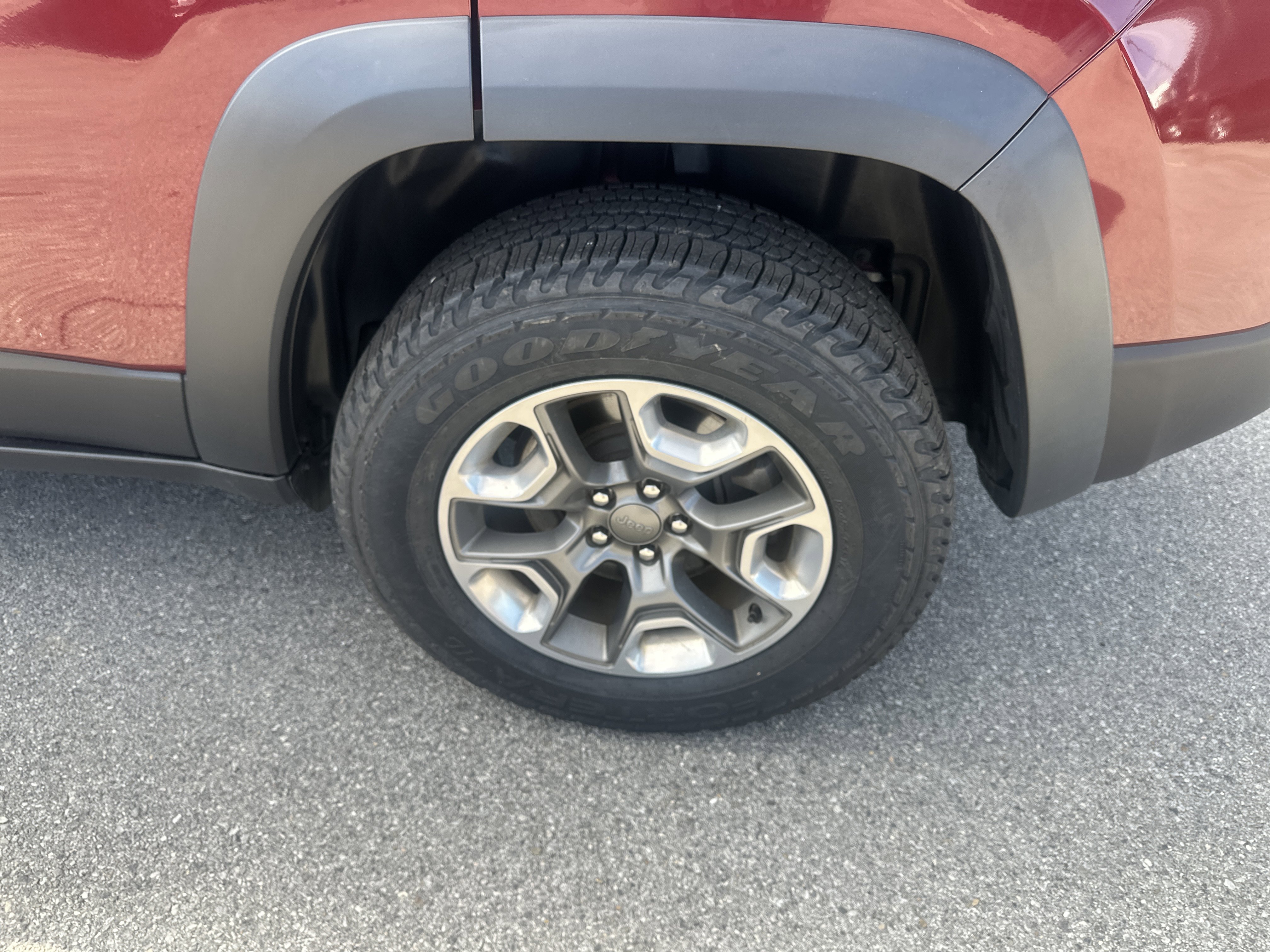 Used 2019 Jeep Cherokee Trailhawk w/ Comfort/Convenience Group image 21