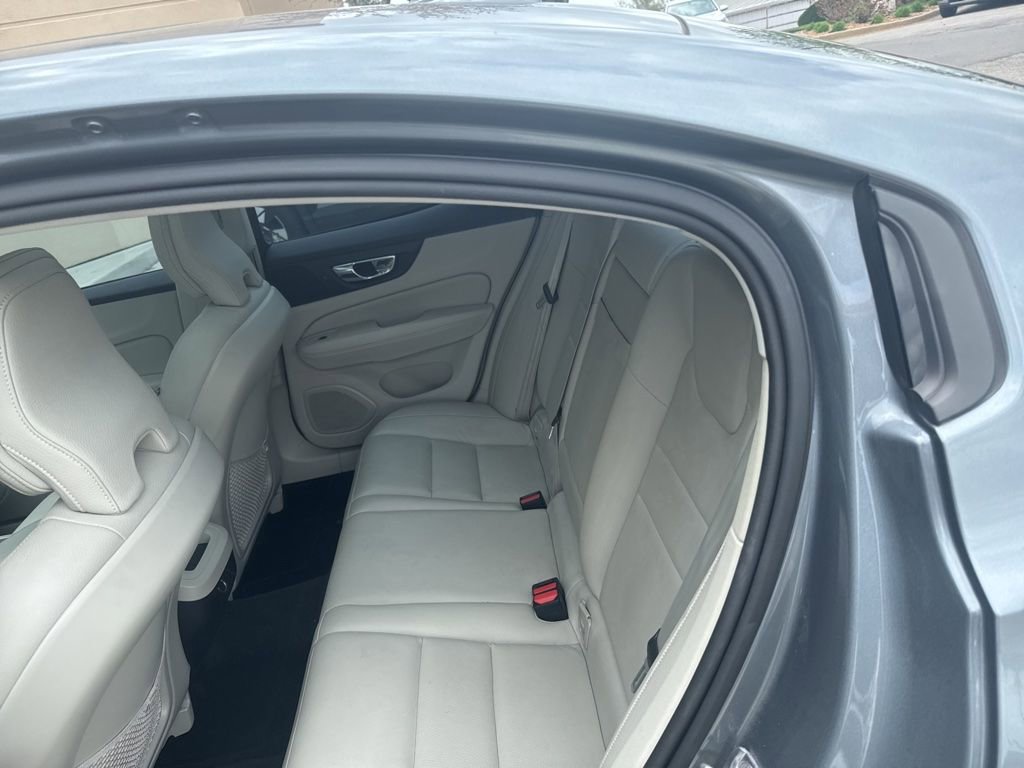 Used 2019 Volvo S60 T6 Momentum w/ Multimedia Package image 8