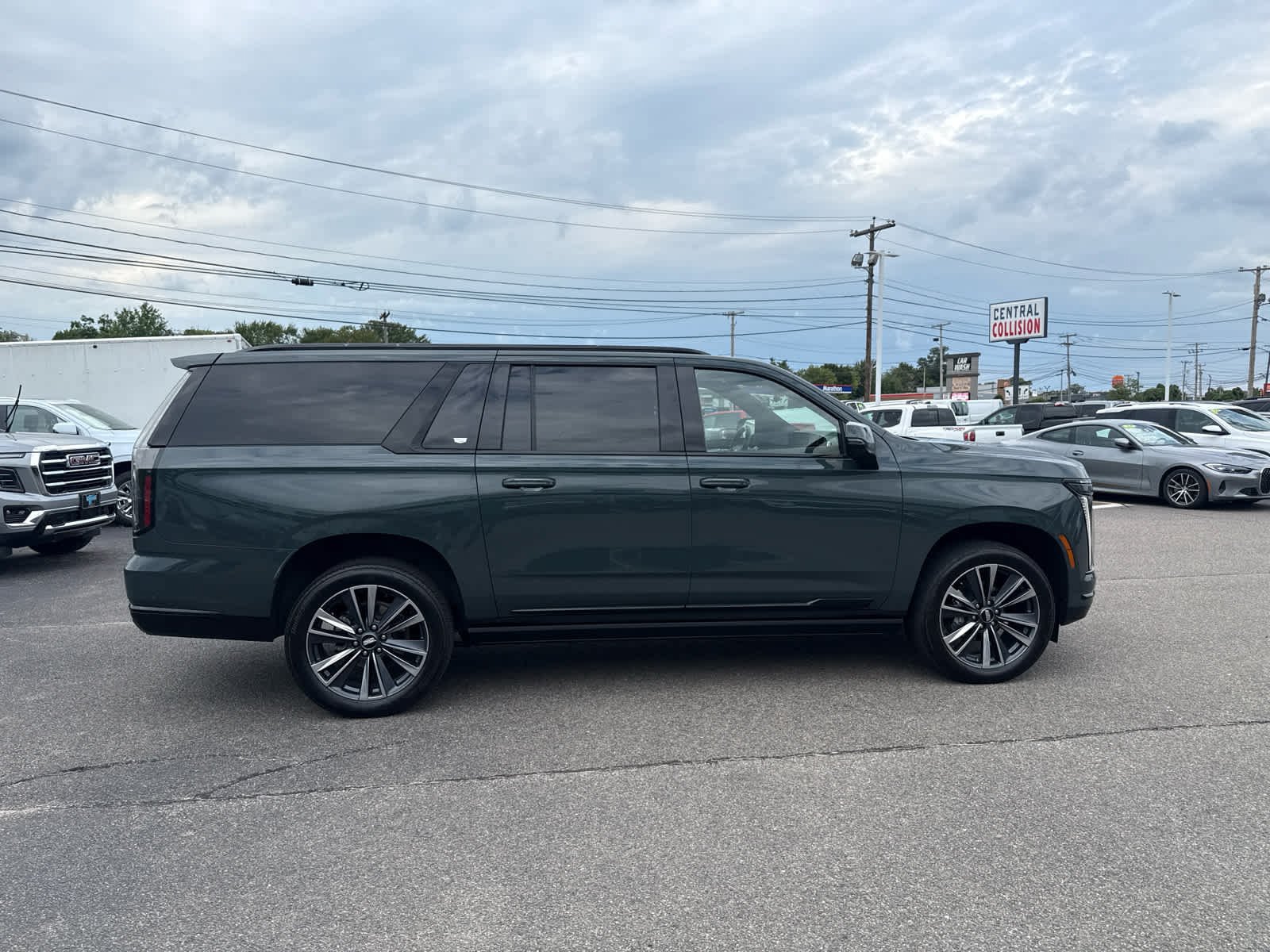Used 2025 Cadillac Escalade ESV Sport w/ Touring Package AWD/4WD image 6