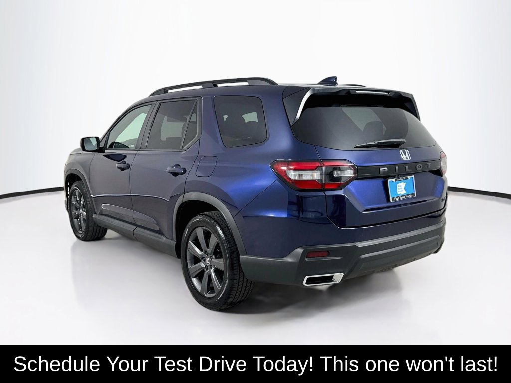 Used 2023 Honda Pilot Sport image 5