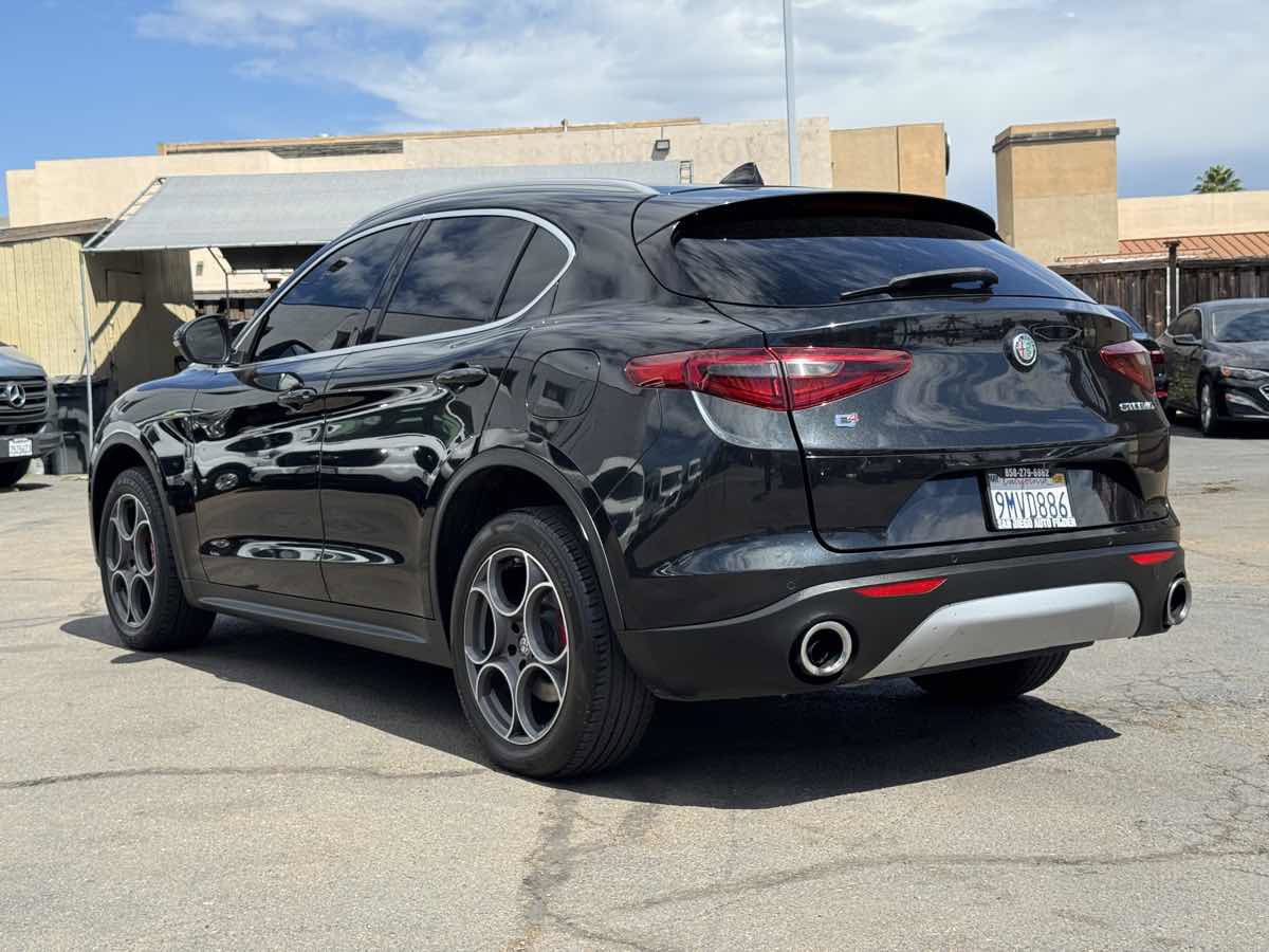 Used 2018 Alfa Romeo Stelvio Ti image 12