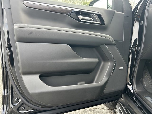 New 2026 Chevrolet Suburban Premier image 21