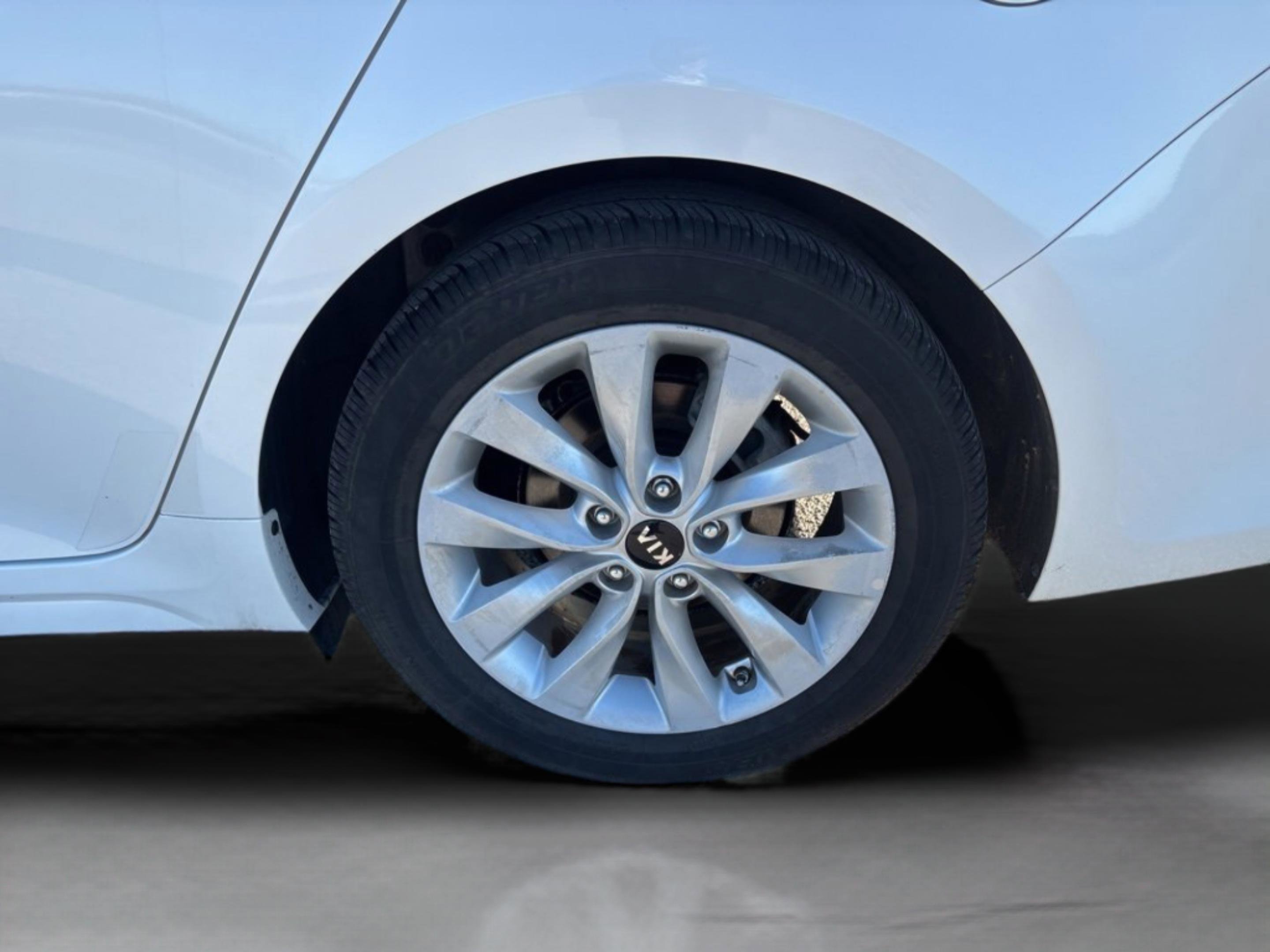 Used 2016 Kia Optima LX image 39