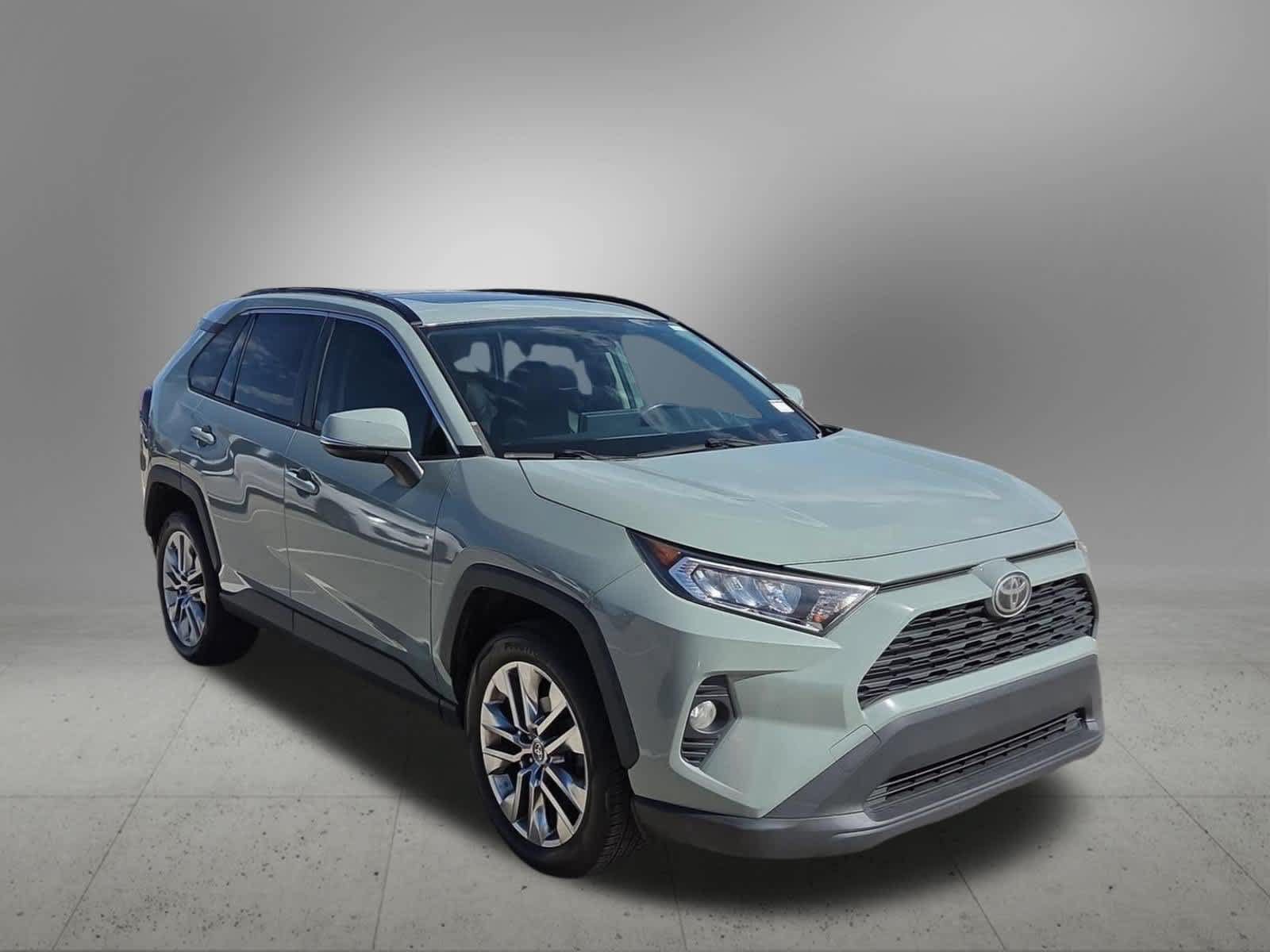 Used 2020 Toyota RAV4 XLE Premium FWD image 8
