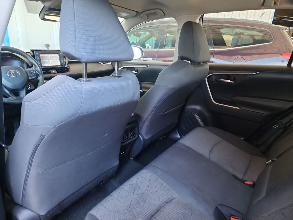 Used 2021 Toyota RAV4 XLE AWD/4WD image 38